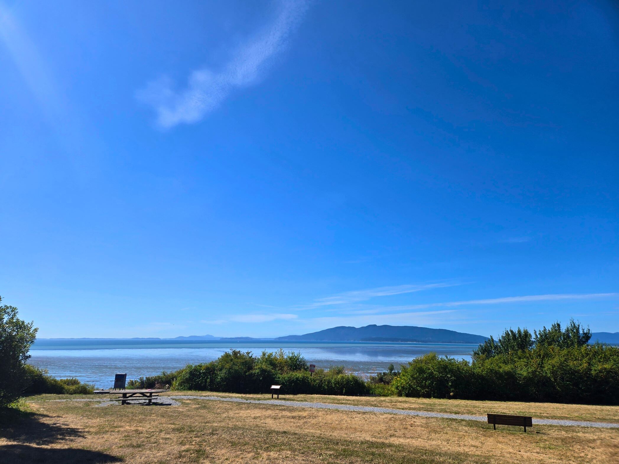 marine drive trail view of the bay and picnic table