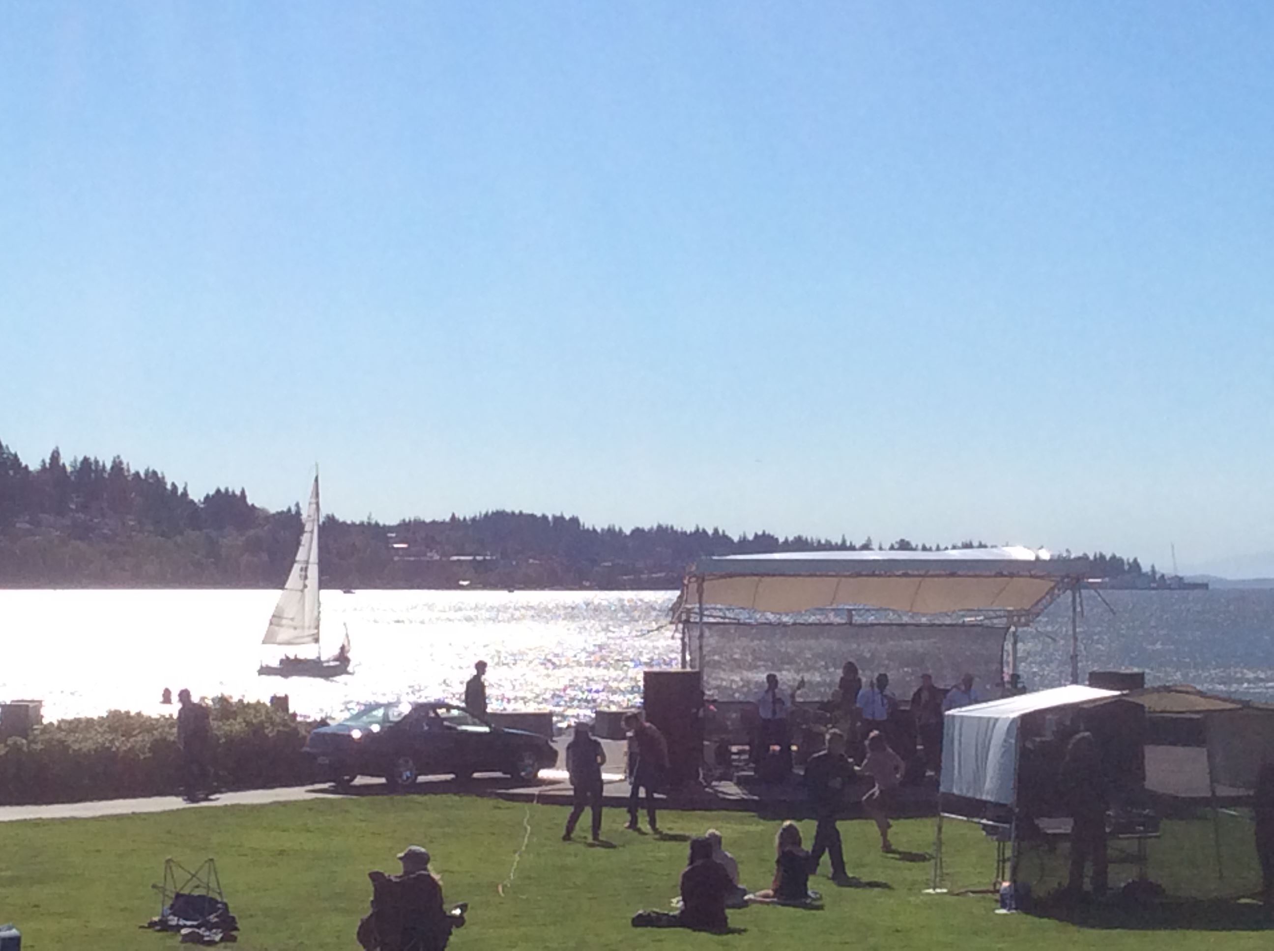 Tom Glenn Common with stage and bay view